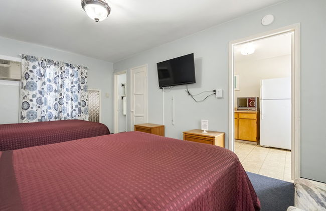 The New Star Motel with Studio-Kitchens: 1950s Extended-Stay Lodging and Retreat Center - Photo 27