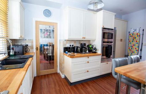 Marketplace Glastonbury - Photo 6