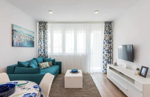 Azure Escape SEA VIEW Apartment - Photo 2