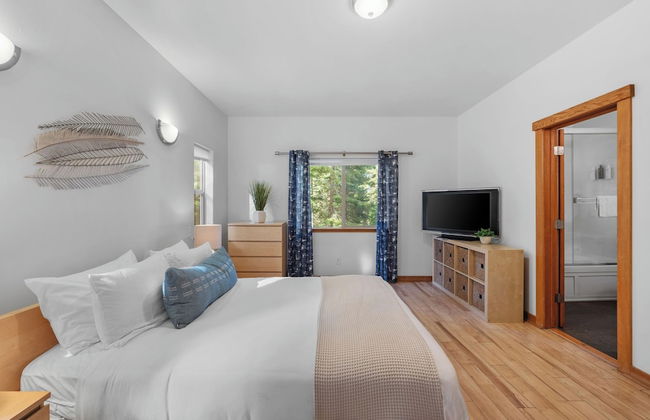 Moosetrack by Avantstay Cozy Cabin In The Of Tahoe Donner w/ Hot Tub - Foto 18