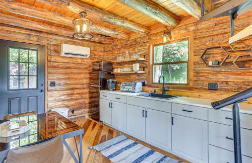 Peaceful Creekside North Studio with Fire Pit - Foto 6