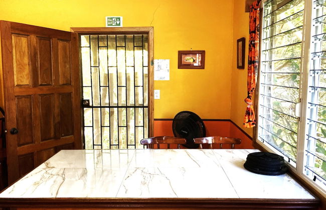 Family Treehouse Retreat Cozy Cabin in Tropical Gardens, Minutes From Ruins - Foto 11