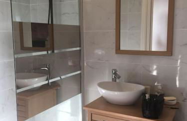 Appartement en Rez de jardin climatisée 2 pièces-cuisine avec terrasse et jardin - Foto 17