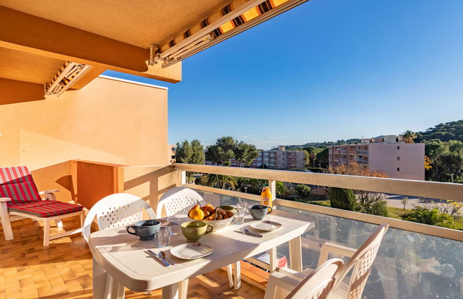 1 bedroom Apartment in Bormes-les-Mimosas with swimming pool and garden - Photo 1