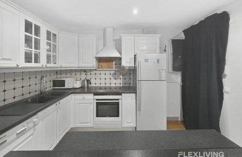 Spacious one-bedroom apartment just 1 minute walk from Montparnasse train - Foto 15