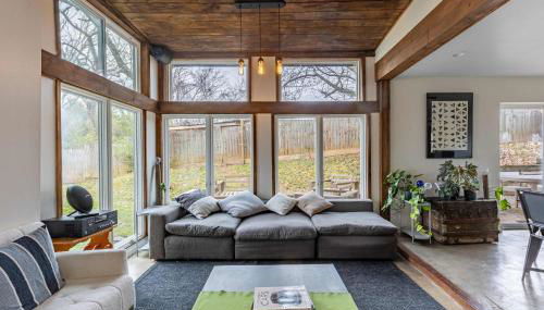 Modern 5BR Home with Mtn Views BBQ & Pool Table - Foto 3