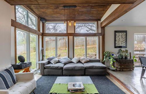 Modern 5BR Home with Mtn Views BBQ & Pool Table - Foto 3