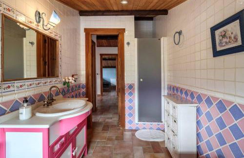 Encantadora casa con piscina privada y chimenea - Foto 37
