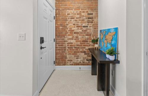 Steps away from Mass Ave Restaurants and Big Patio - Foto 30