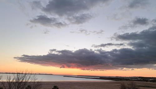 Ático primera línea de playa con vistas al Mar-Climatizado-Wifi-Parking-Solo familias - Foto 2