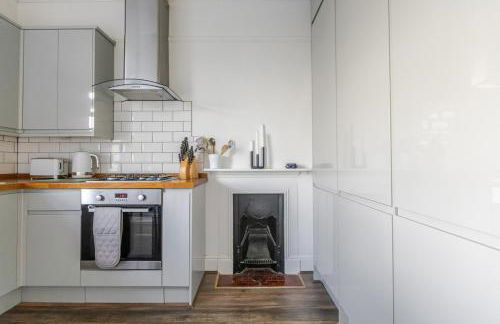 Stylish 3-Bed Home - 2 Mins to Beach & Town - Foto 5