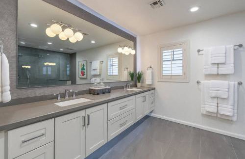 Sunset Swim, Luxury Vegas Villa with Pool, Hot Tub - Foto 27