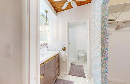 Lounge Poolside Scottsdale Gem with Game Room! - Foto 16