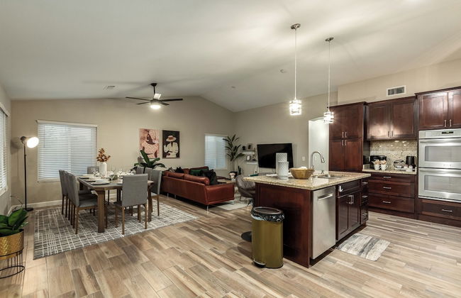 The Golden Cactus Phoenix - Photo 10