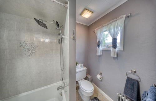 Charming 2-Bedroom, 1-Bath Getaway - Foto 12