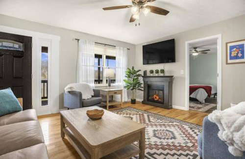 Mountain Views, Hot Tub, Firepit, dog friendly, EV connector - Foto 39