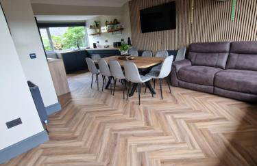 Townhouse - 6 Bed Hot Tub House - Photo 2