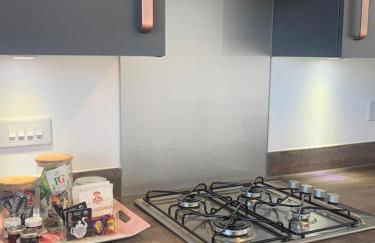 Central 2-Bedrooms Flat - Perfect for Nurses, Contractors, & Relocators - Sleeps 2 - Super Fast Speed Wi-Fi - Easy Parking - Foto 17