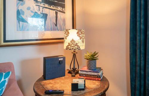 5 Bedroom 2 & 1 half Bath Group Stay Fun Design in Quiet Neighborhood - Foto 23