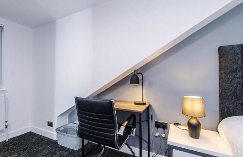 3BR Elegant House in Leeds Sleeps 6 Parking - Foto 16