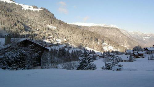 Rez de chalet calme avec terrasse - 2 chambres, proche pistes à La Clusaz - FR-1-437-10 - Foto 5