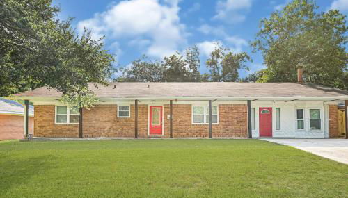 Updated 5BR Baytown Home | Sleeps 12 |Patio&Grill - Foto 5, Other