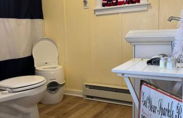 Cozy Wintertime Nantucket Cottage Getaway - Foto 8