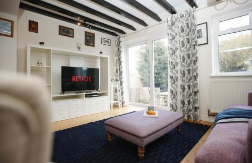 Mount Rd By N And N Stays Contractor Friendly 4 Bed House With Large Driveway, Bath - Photo 41