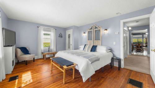 Keuka Wine Trail Vineyard View Farmhouse - Fire Pit & Game Room - Foto 4