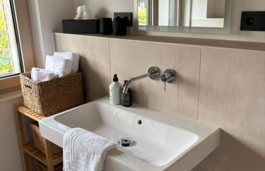 Berglinien am Chiemsee I Exklusive Ferienwohnung mit bis zu 3 Schlafzimmern 2 Bädern und Alpenblick - Photo 17