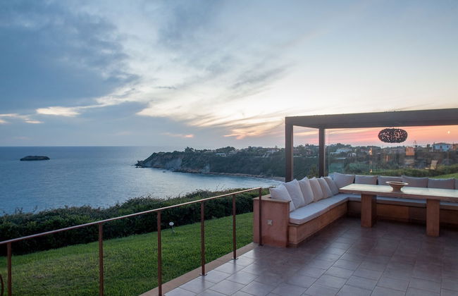 Absolute Villa by Stylish Stays - Photo 53