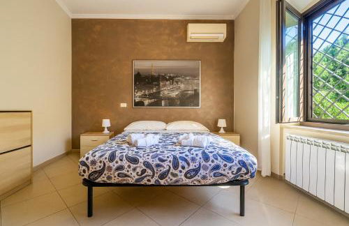 Free parking 5 minutes from the bus stop - Foto 11