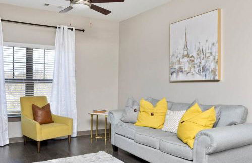 1Br Uptown, Pool, Wine, near Convention Center_311 - Photo 4