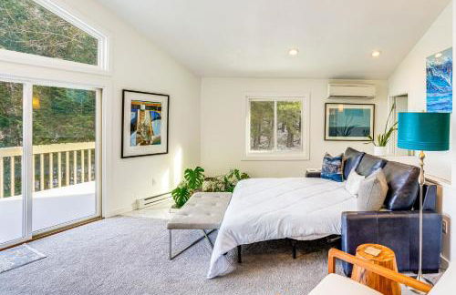 Lakefront Otis Home with Stunning Views and Boats! - Foto 6