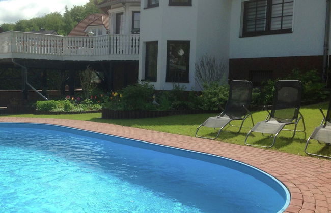 Group Hideaway With Pool - Photo 37