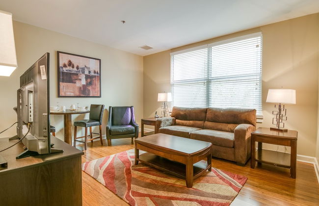 Bluebird Suites near AutoZone Park - Foto 24