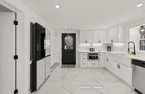 NEW Modern Barrel Getaway HOT TUB & Game Room - Foto 5