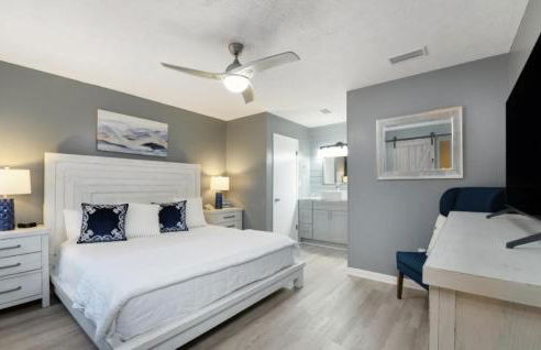 Susie Q's Beach Retreat by Sand Seeker Vacations - Photo 11