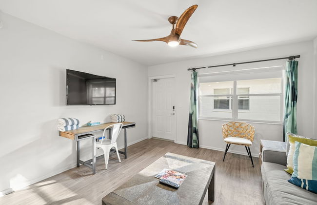 Deluxe King Condo Updated Suite by the Beach! - Foto 8