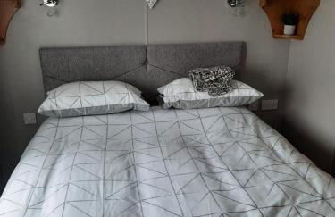 L3 Millfields 4 Berth Luxury Caravan DG & GCH Family's Only And Lead Person Must Be Over 30 - Foto 15