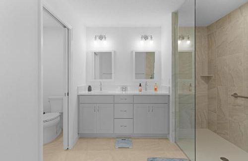 Cozy Family Stay- Queen-Double-Twins Bed- Full Kitchen-Netflix-Golf Cart-WiFi - Photo 27