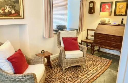 Hollyhocks Cottage surrounded by beautiful Cornish countryside. - Foto 15