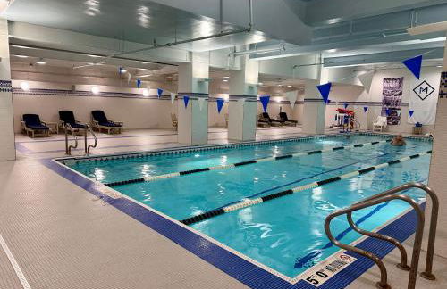 Luxury Downtown Apt with Parking, Gym, and Lap Pool - Foto 4