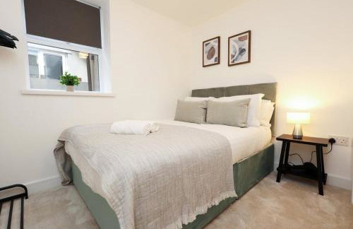 Chic 2 Bed Flat near Central Cardiff - Photo 5