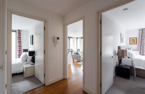 Modern, fully furnished apartment with ensuite, private balcony and elevator in Notting Hill - Foto 43
