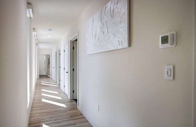 Luxe Modern Escape w Pool Hot Tub Firepit Desert View Lassen by Avantstay - Photo 28