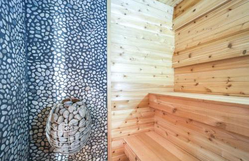 Luxe Valley Home with Sauna and Hot Tub Near Mazama - Foto 24