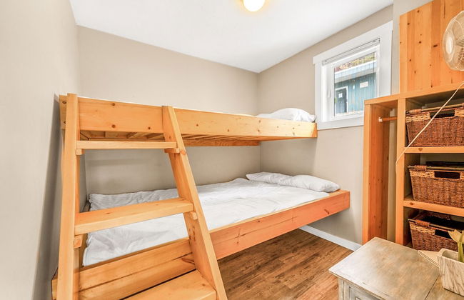 Secluded Cabin on Lake Okanagan - Photo 1