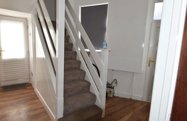 Cheer full 4 Bedroom House Train Station - Foto 3