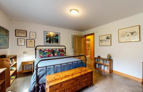 Secluded 2 BR Cottage with Private WandD, WiFi and Patio - Photo 10